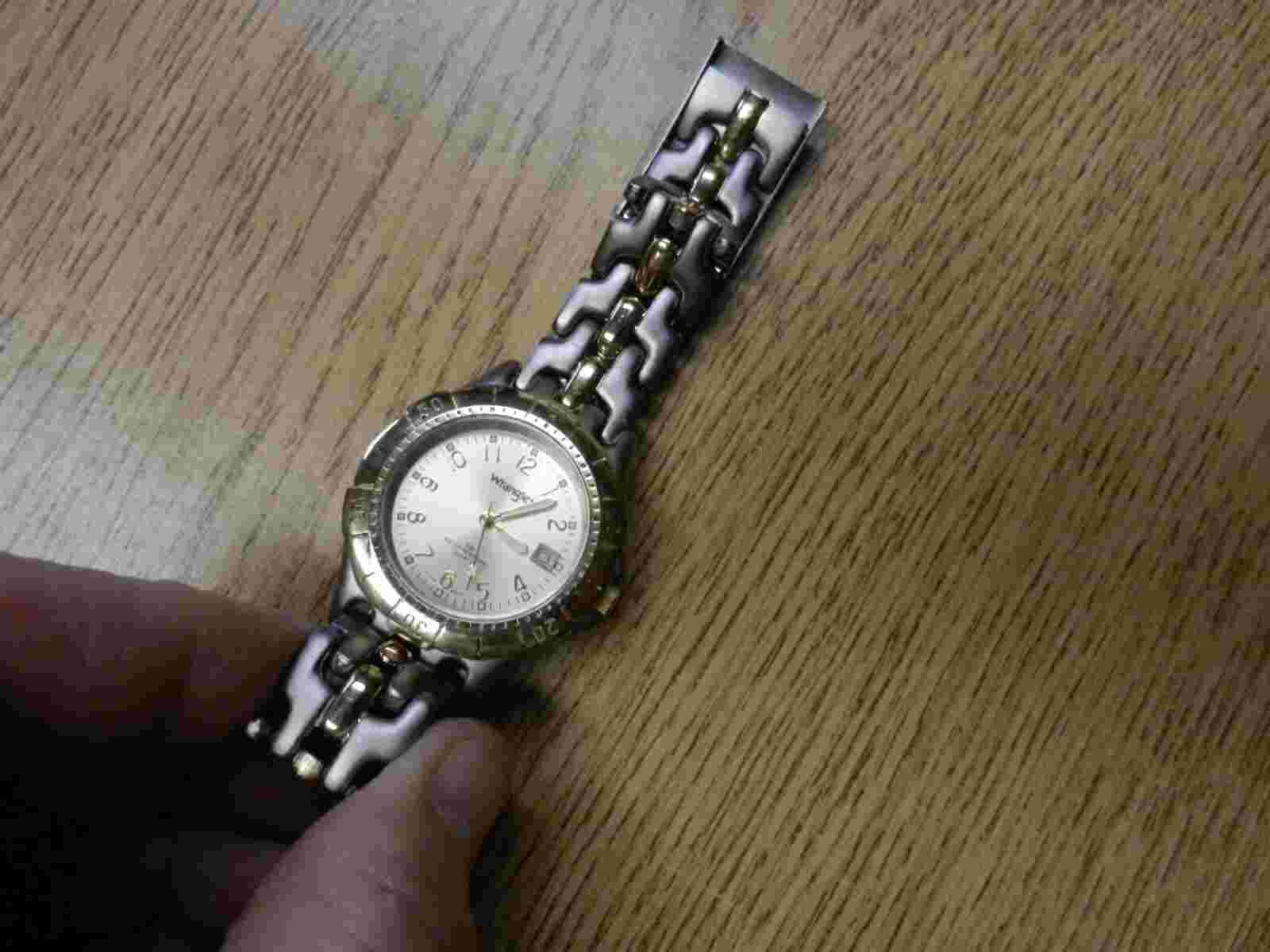 Wrangler Water Resistant Quartz 36 MM Watch New Battery Works Great 6544 Used