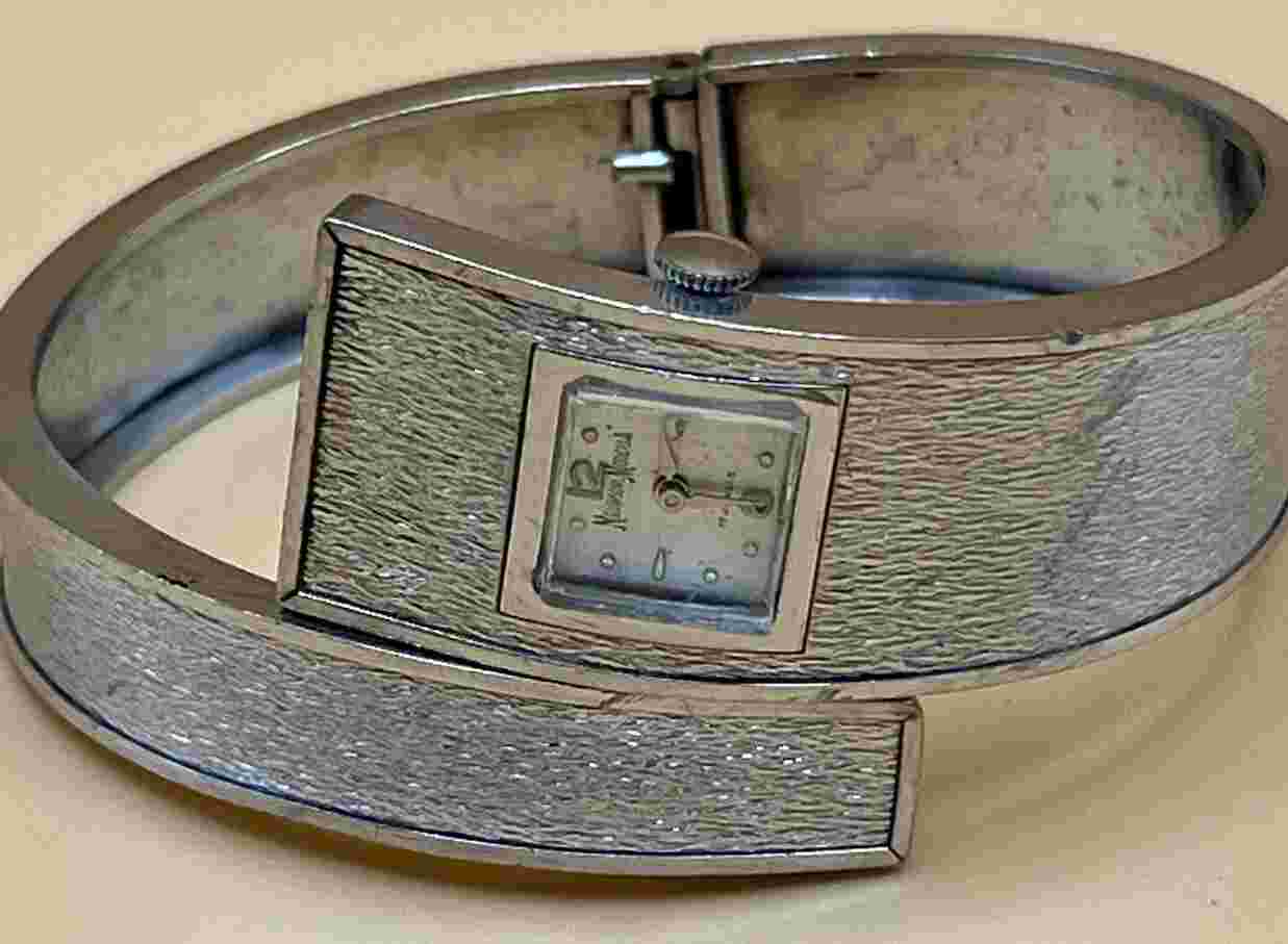 Vintage RARE NEIMAN MARCUS Wakmann 17 Jewel Bypass Watch Estate Brushed Silver