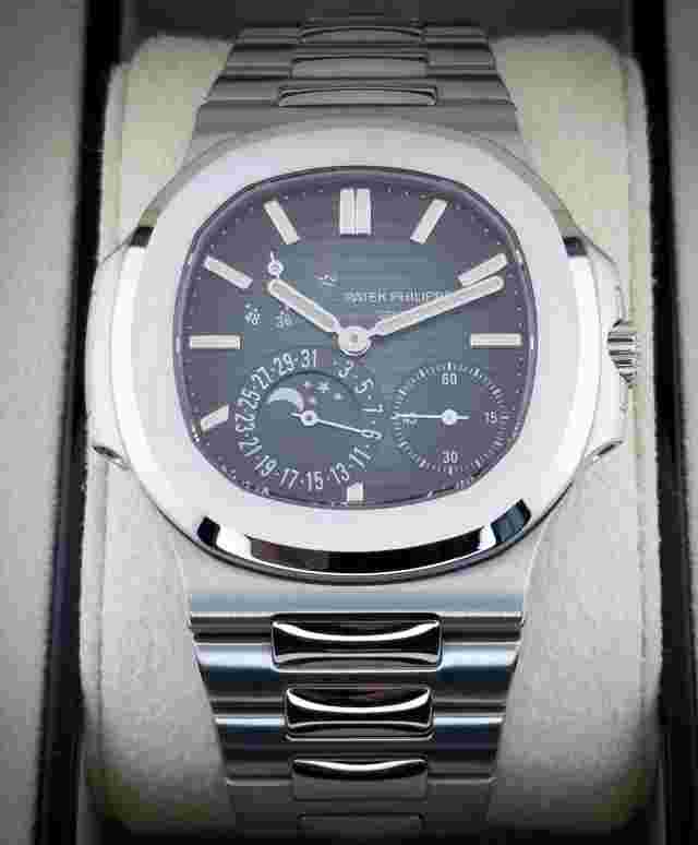 Patek Philippe Nautilus Black/Blue Men's Watch - 5712/1A-001