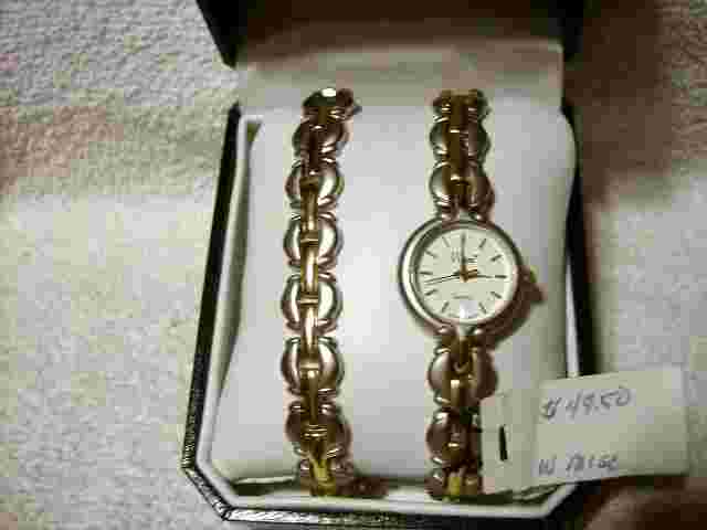 Vivani Ladies Watch and Bracelet SET GOLD & SILVER TONE IN BOX / NEW