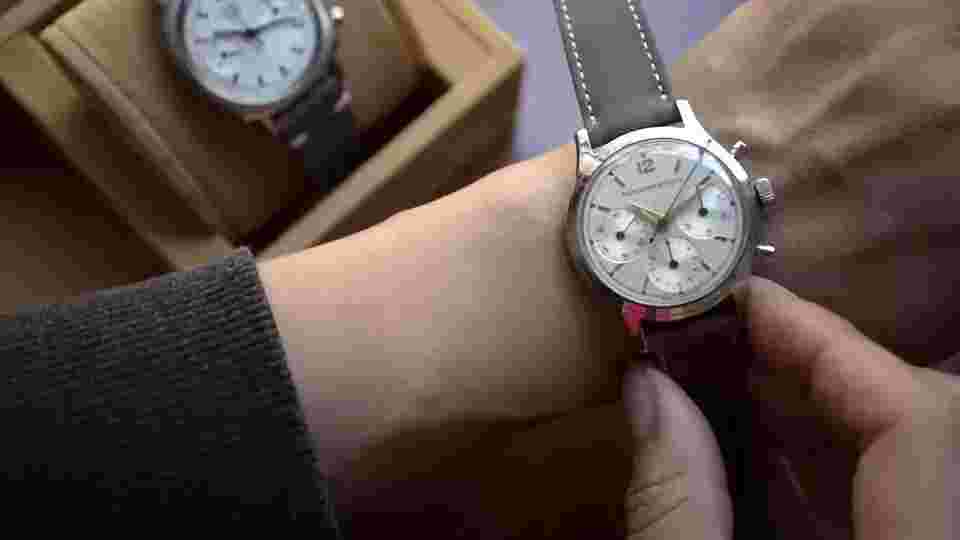 Heuer Abercrombie & Fitch Stainless Steel Chronograph 2444 Valjoux 72 c. 1960s