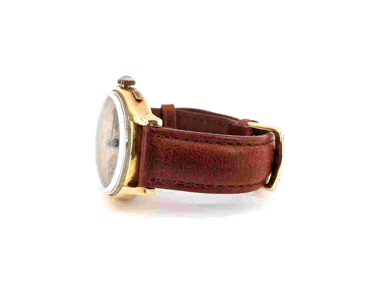 Vintage Chronographe Suisse 17 Rubis 18K Gold Brown Band Watch