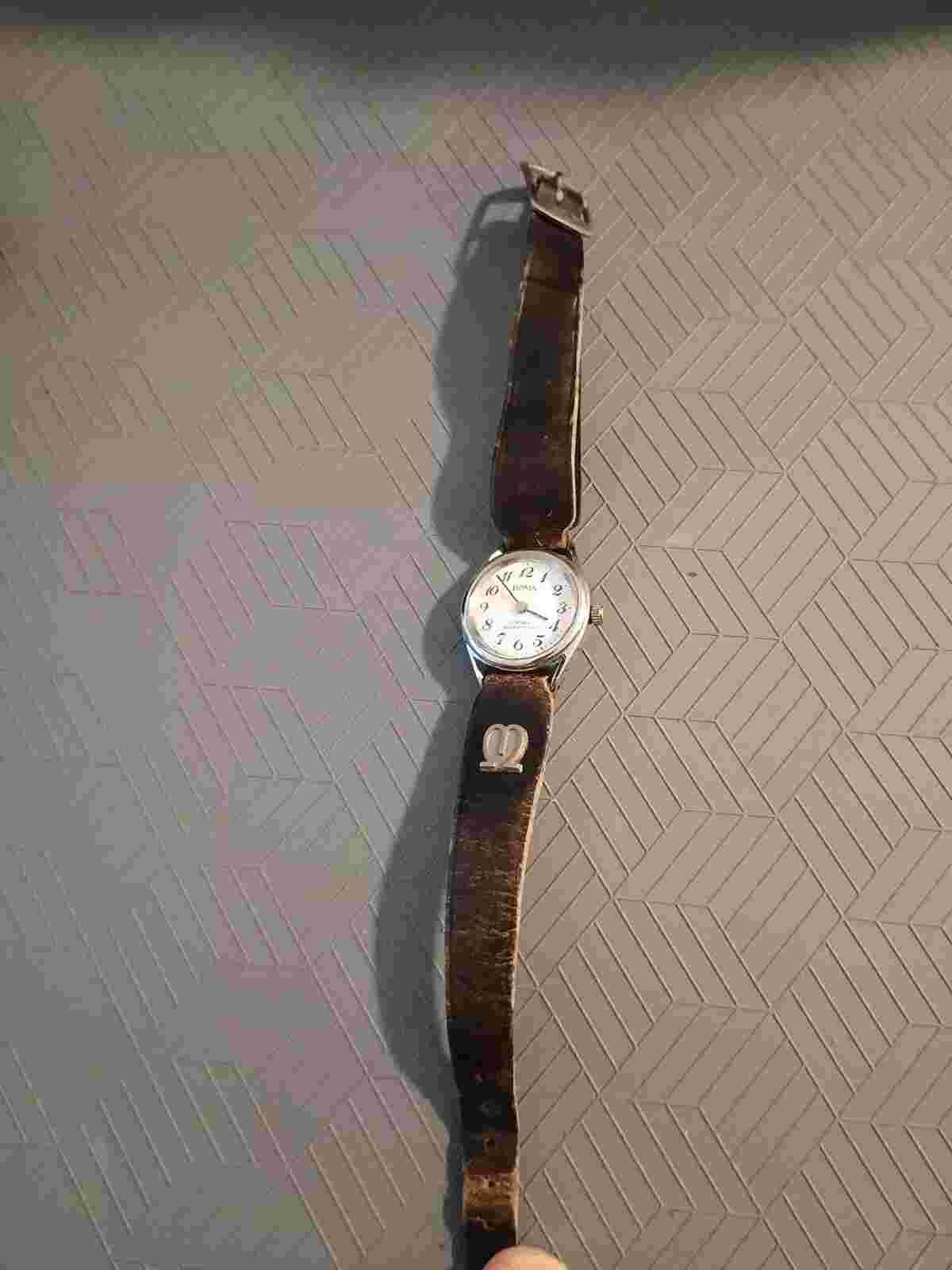 ROMA 17 Rubis Shockproof Wind-up  Women Watch ( For Parts or Restore)