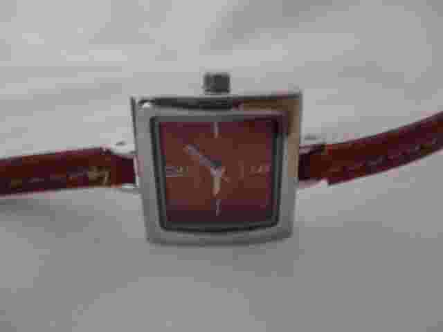 Minicci Analog Wristwatch with Quartz Movement and a Buckle Band