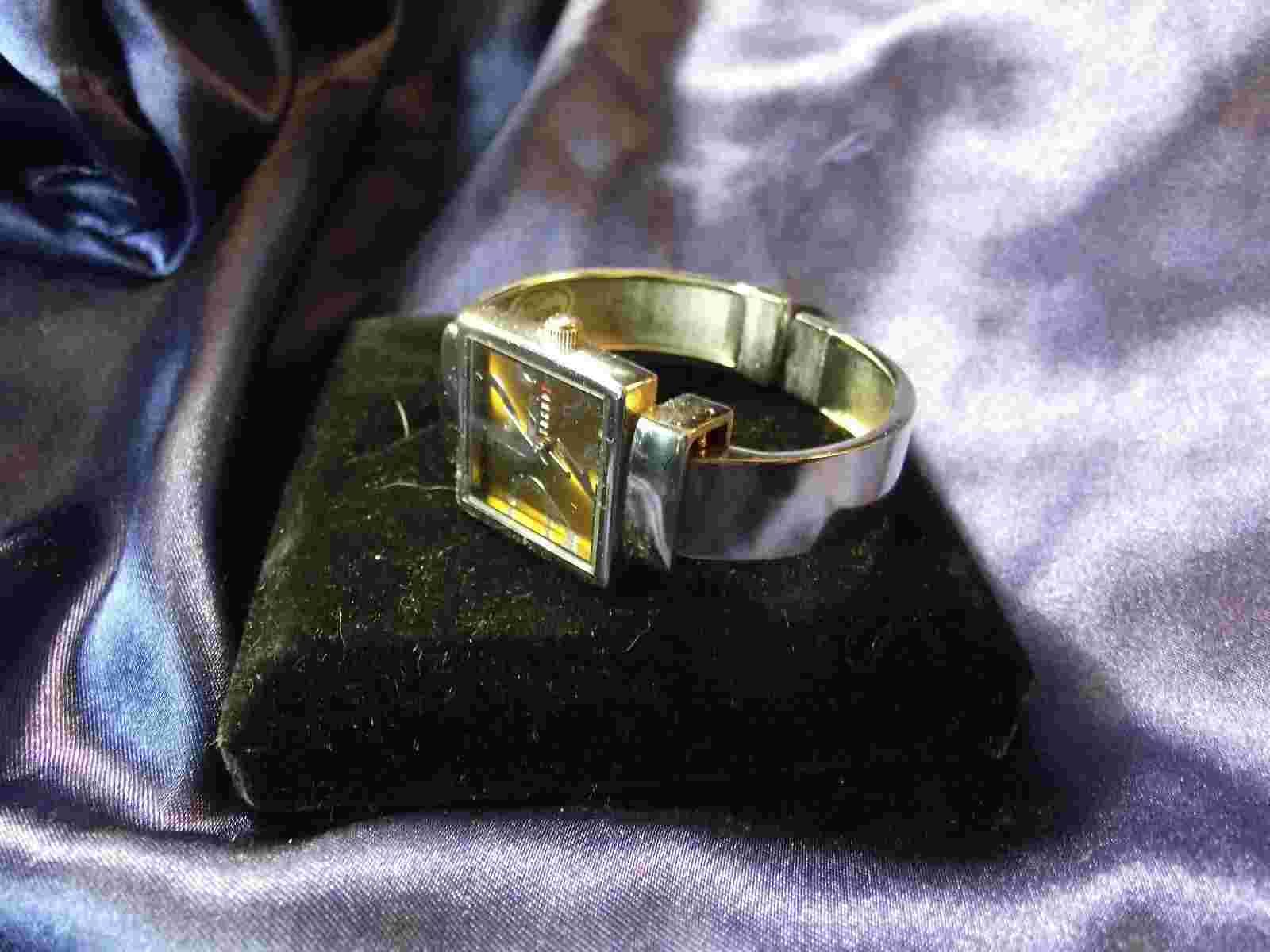 Woman's Trendz Cuff Watch  **Nice** B6-370