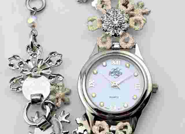Kirks Folly Snowflake Charm Watch Silver Tone K67 New Battery Running