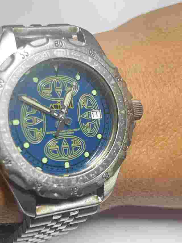 Animal Watch W001  First Edition Vintage Mens Quartz 100 Metre Japan Silver Tone
