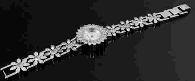 Stunning Dyrberg Kern Copenhagen Designer Bejewelled Ladies Watch Daisy Design