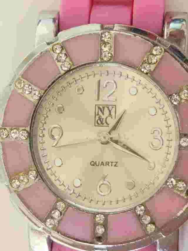 NY&C Woman's Pink Dive Style Watch NEW BATTERY