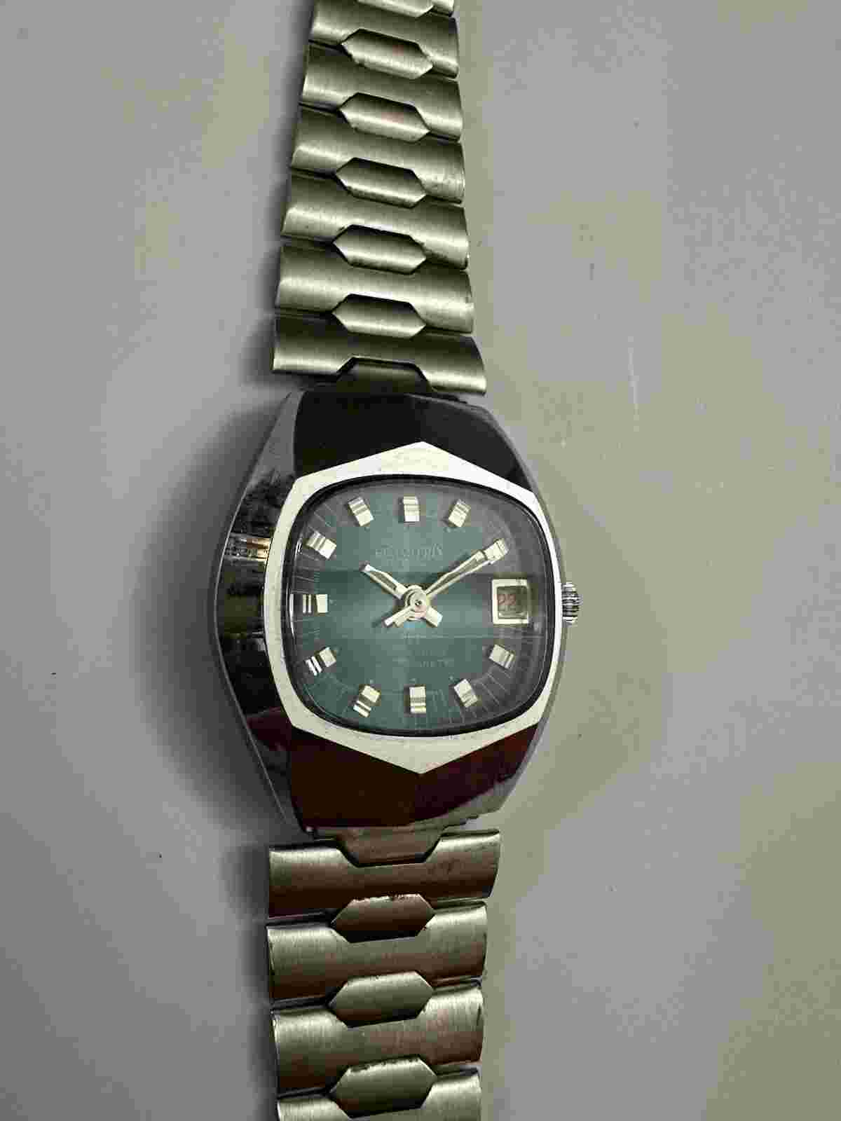 Vintage Grand Prix Deluxe Date SWISS Wind Up Wrist Watch 21 Jewel Beautiful!