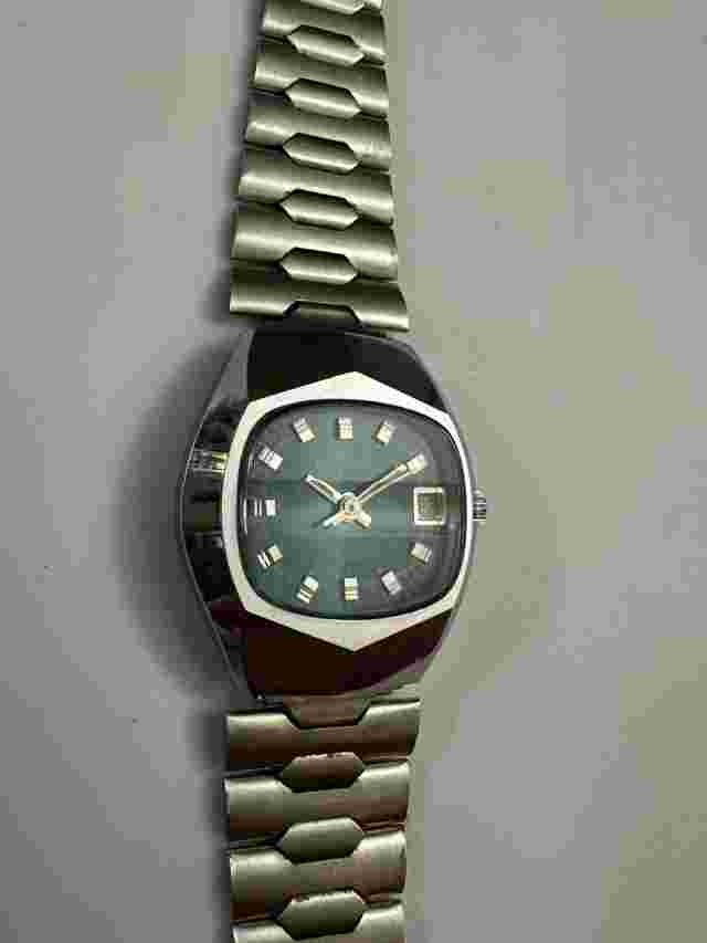 Vintage Grand Prix Deluxe Date SWISS Wind Up Wrist Watch 21 Jewel Beautiful!