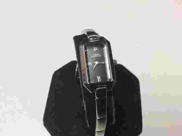 Collectible Hush Puppies womens watch,high end,all links in band,super nice L969