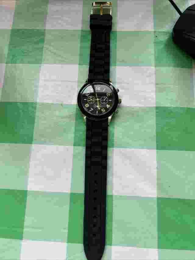 Darice Wristwatch Black/Gold Silicone Strap Women/Unisex Quartz Watch