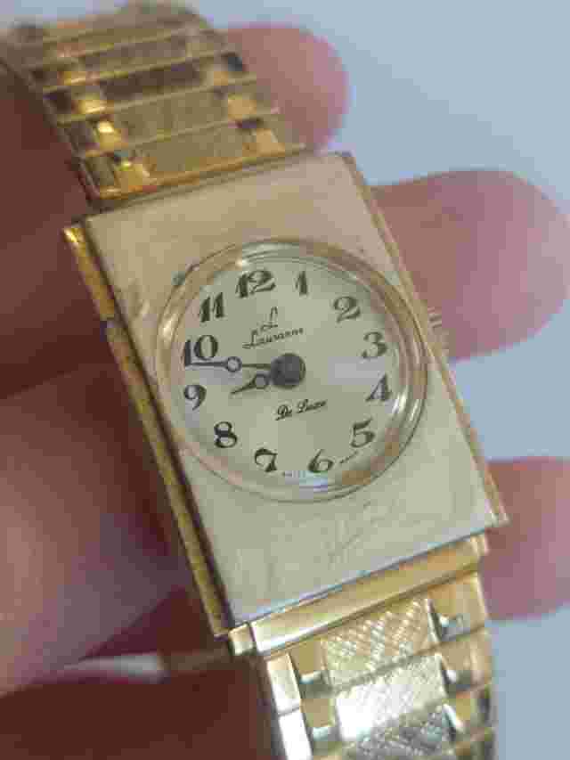 Lausanne De Luxe Swiss Made Women Gold Toned Stretch Band Rectangle Watch AS IS