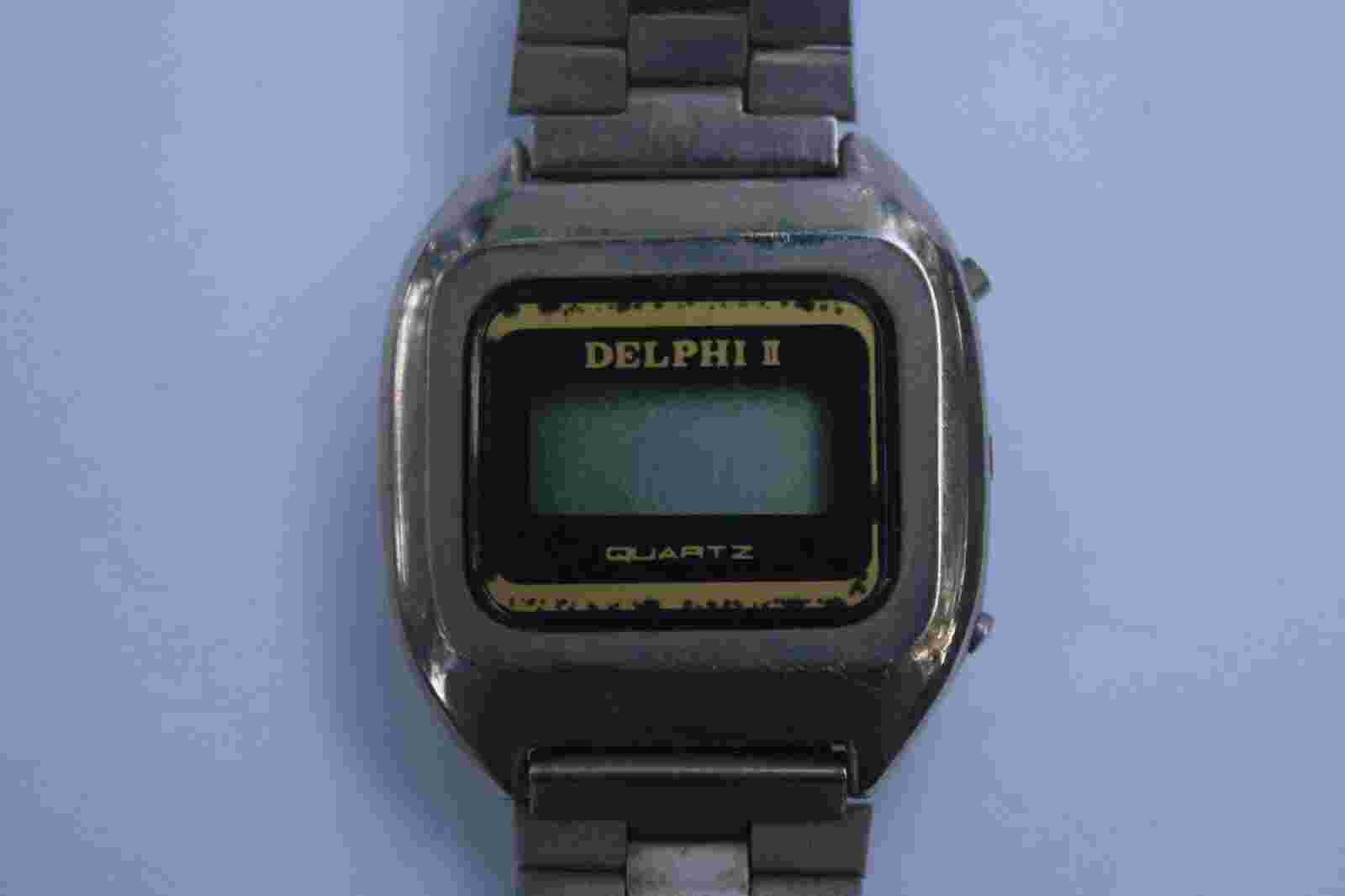 Vintage Delphi II Quartz watch 35mm case