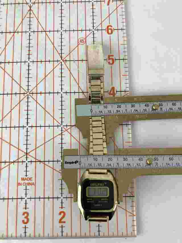Vintage 1980’s Delphi 27mm Gold Tone Quartz Digital Watch w/Band & Battery