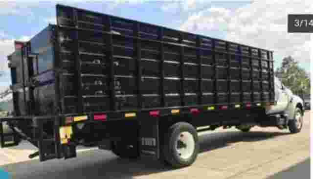 2002 Ford F650 flatbed truck 24ft liftgate and cage runs great