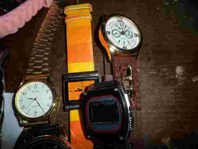 Job lot of 20 Watches that just need Batteries.