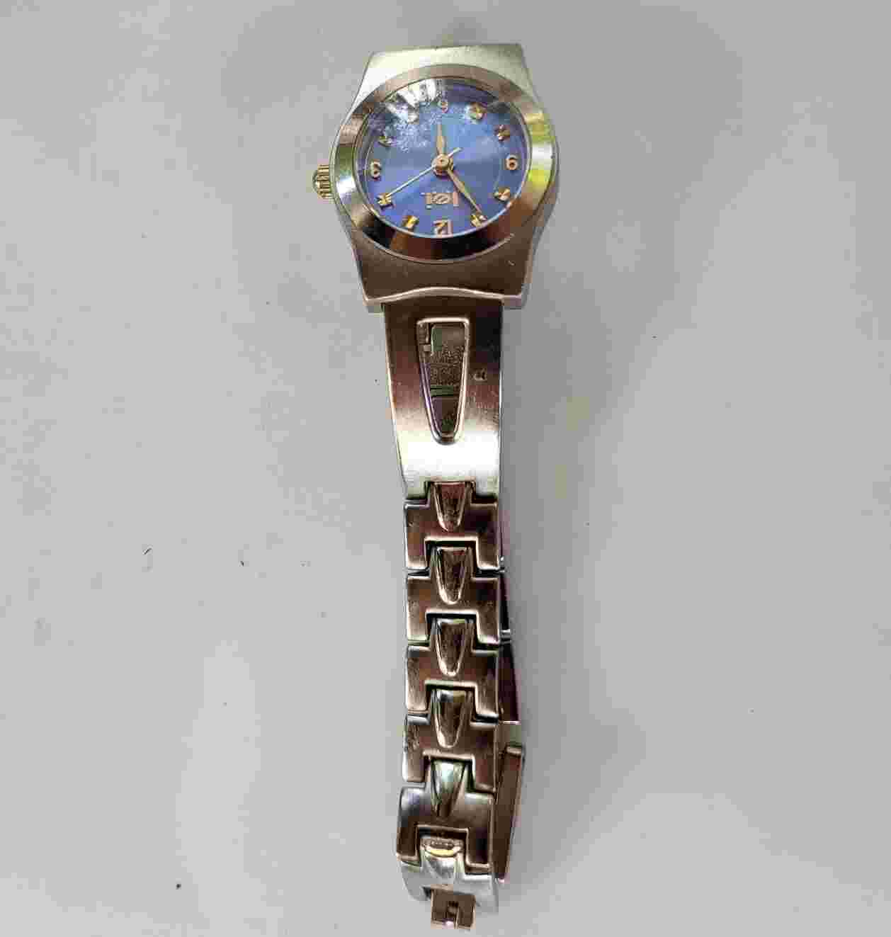 LEI Watch Women Stainless Steel Silver NEW Battery Quartz Blue Face W/Extra Link