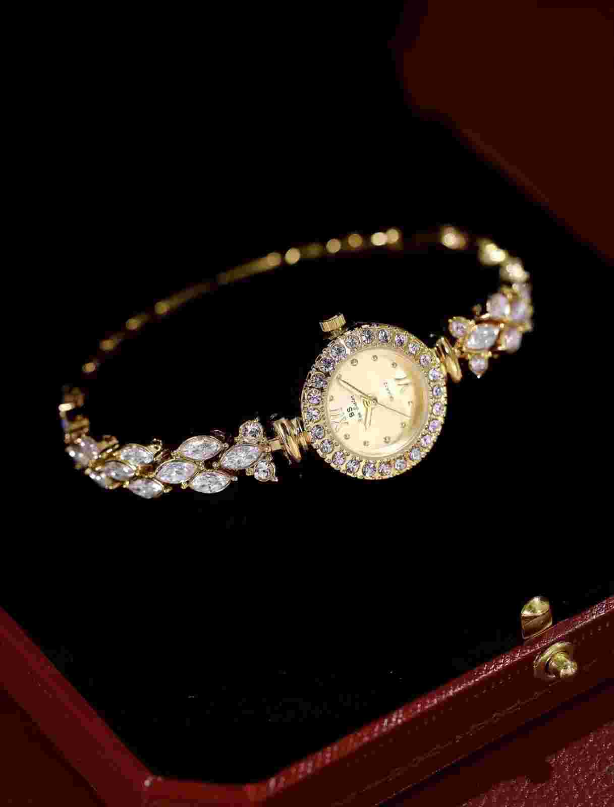 Women’s Gold Crystal Vintage Luxury Oval Watch