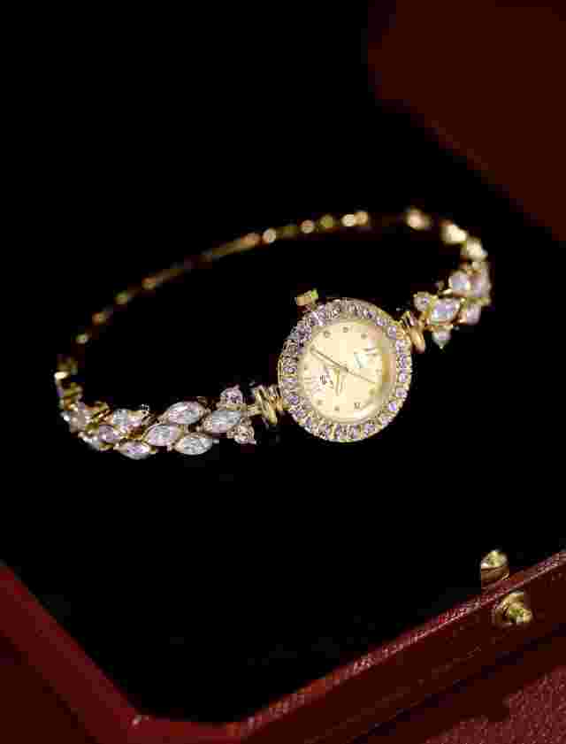 Women’s Gold Crystal Vintage Luxury Oval Watch