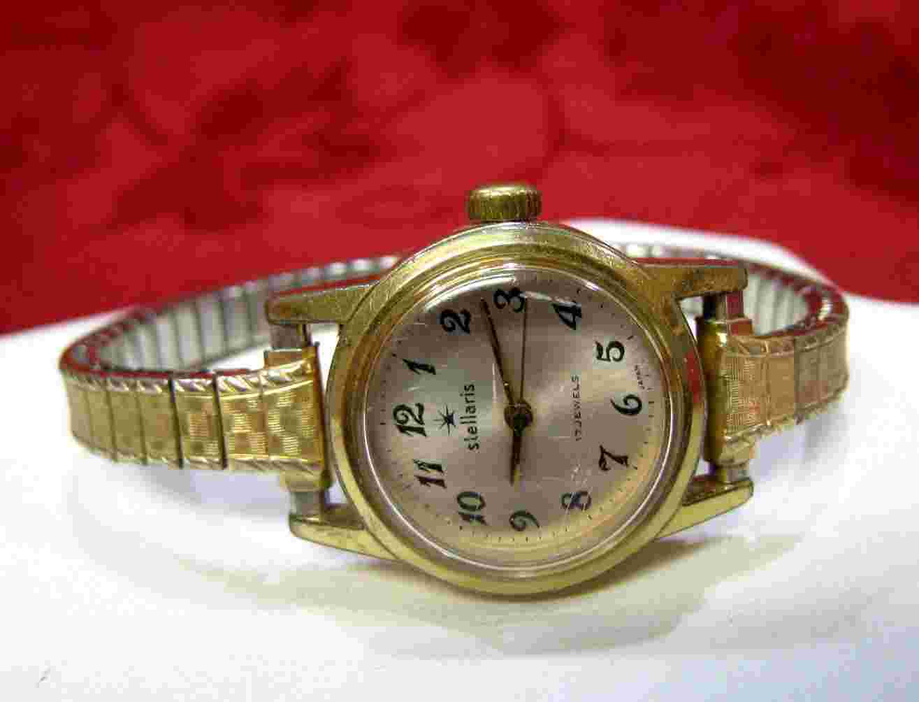 VINTAGE LADIES STELLARIS WRIST WATCH WATER AND SHOCK RESISTANT WORKS GREAT