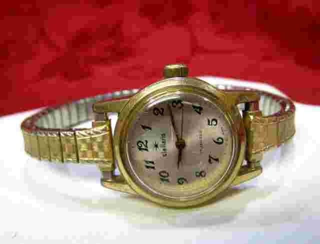 VINTAGE LADIES STELLARIS WRIST WATCH WATER AND SHOCK RESISTANT WORKS GREAT