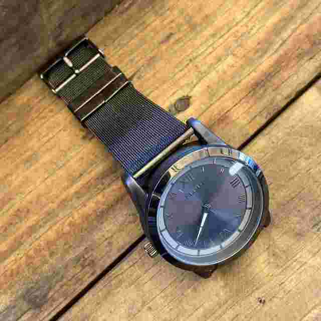 Flud Monochromatic Minimalist Roman Numeral Mens Fashion Watch Milanese Band