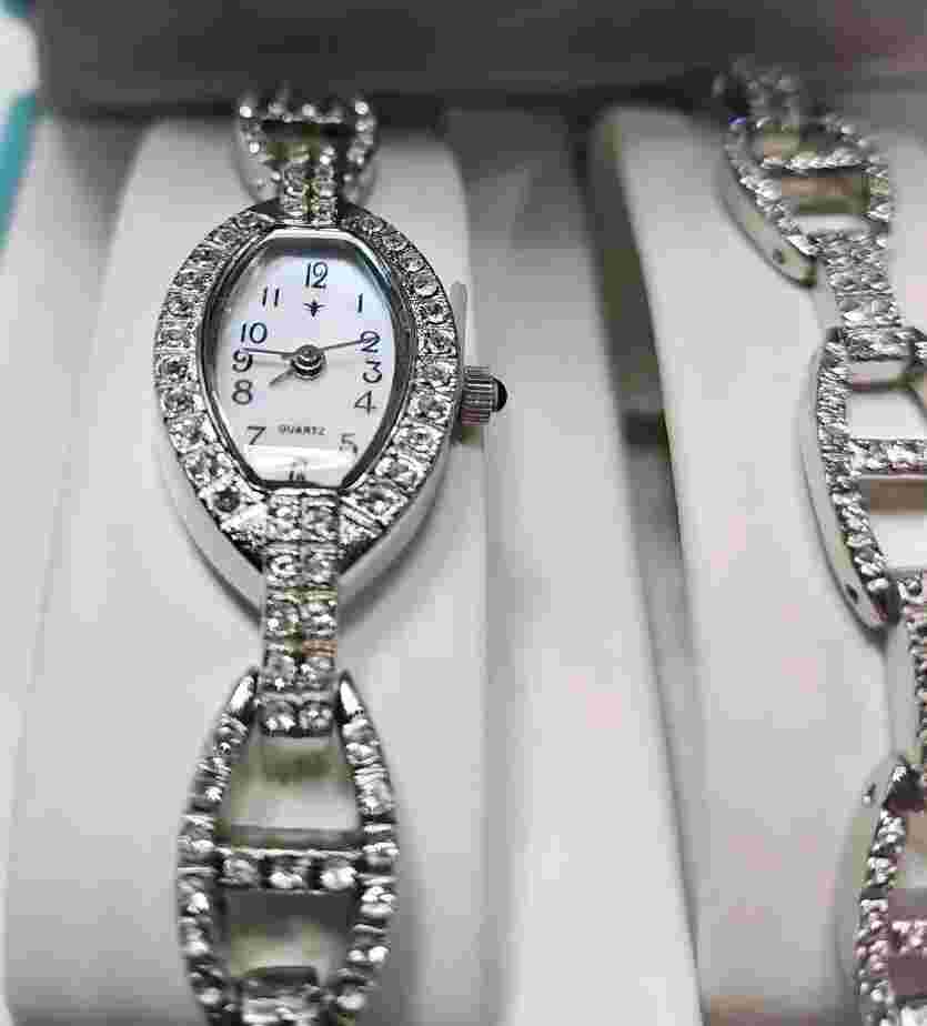 Cato Womens Watch And Bracelet Set Silver Tone Jeweled New Battery