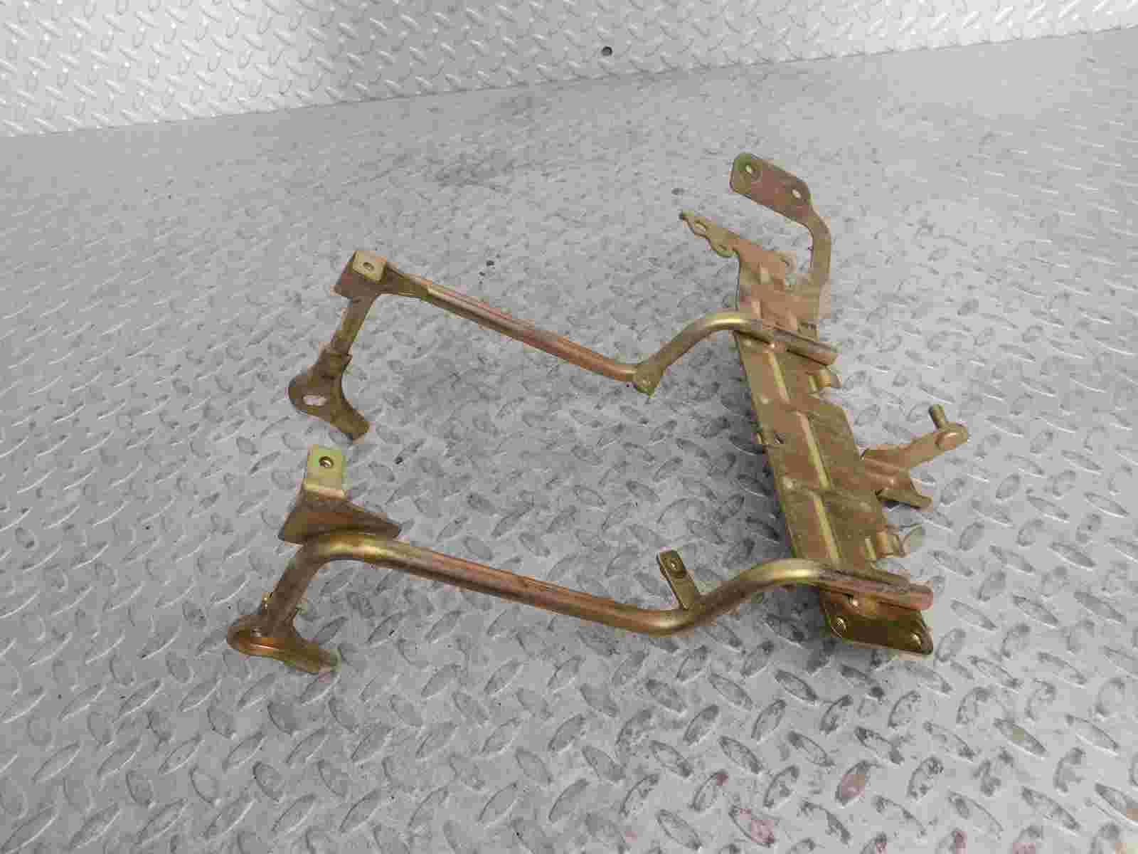 PEUGEOT JET FORCE 125 2003 2006 FRONT WINDSHIELD HOLDER