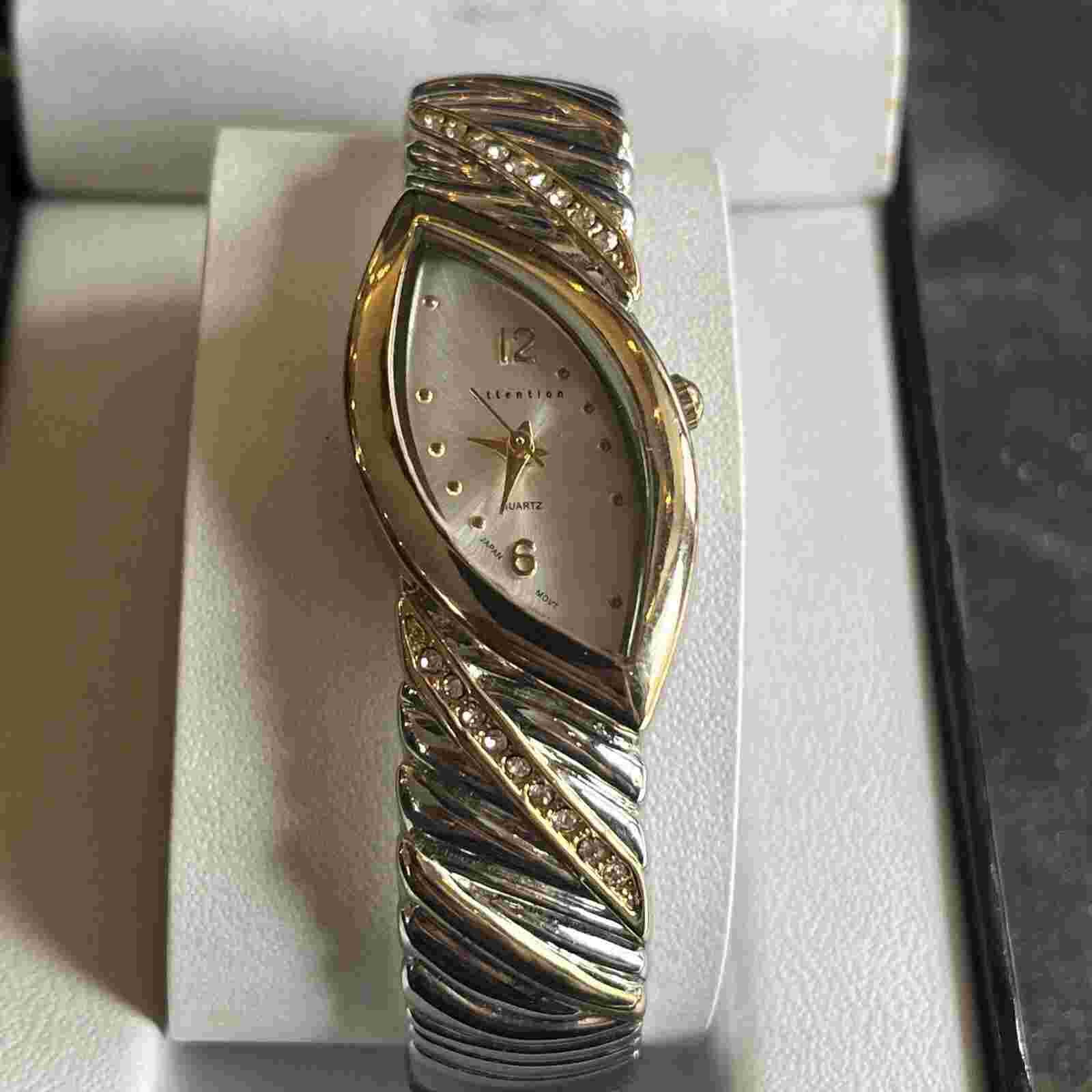 Attention Ladies Wristwatch