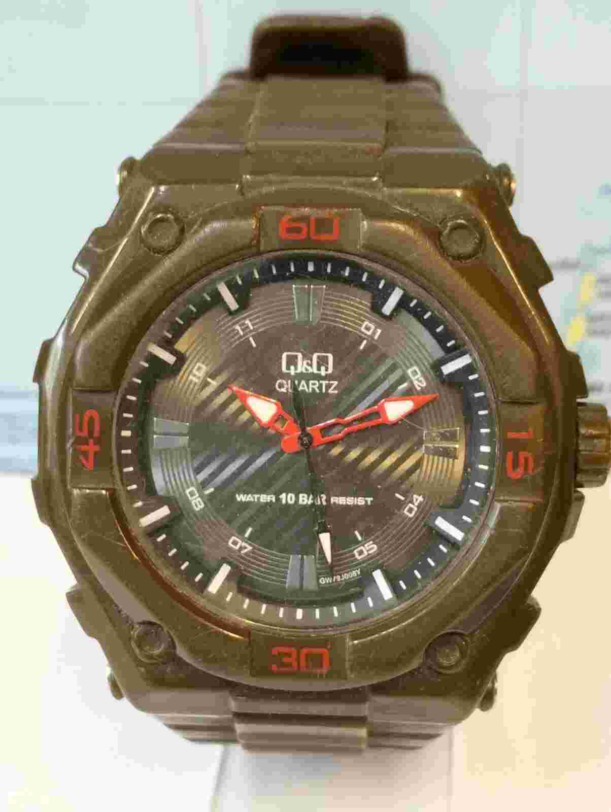 Q&Q QUARTZ SPORTS STYLE BLACK DIAL MEN'S FULL WORKING VINTAGE WATCH