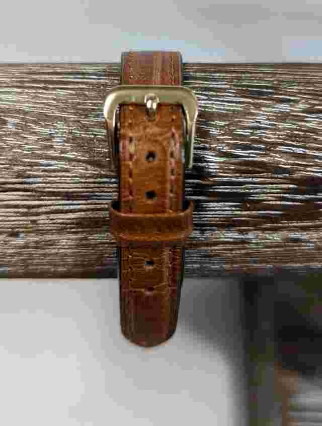 LE CHATEAU WOMENS DRESS WATCH 2011L GENUINE LEATHER BAND 18K GOLD PLATED DIAL
