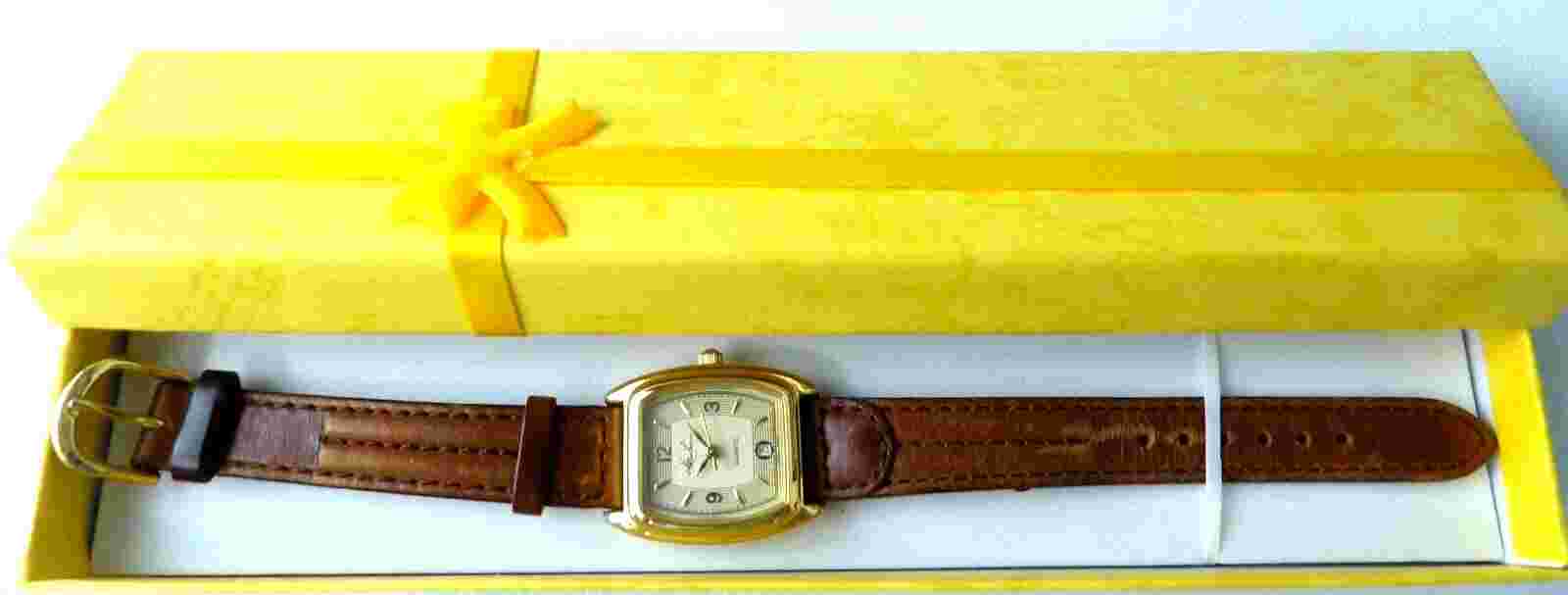 Vintage Kathie Lee Goldtone & Leather Date Quartz Watch #2720 Works!