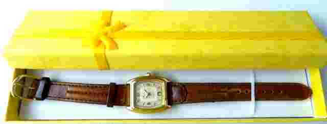 Vintage Kathie Lee Goldtone & Leather Date Quartz Watch #2720 Works!