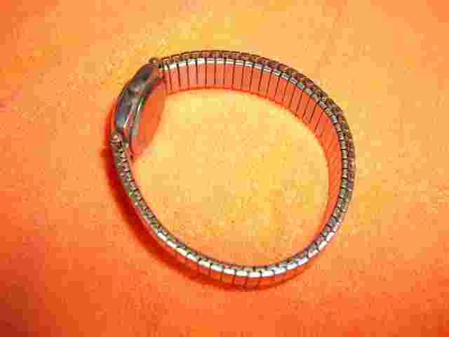 B7   Wrangler Ladies Watch round dial with flex band