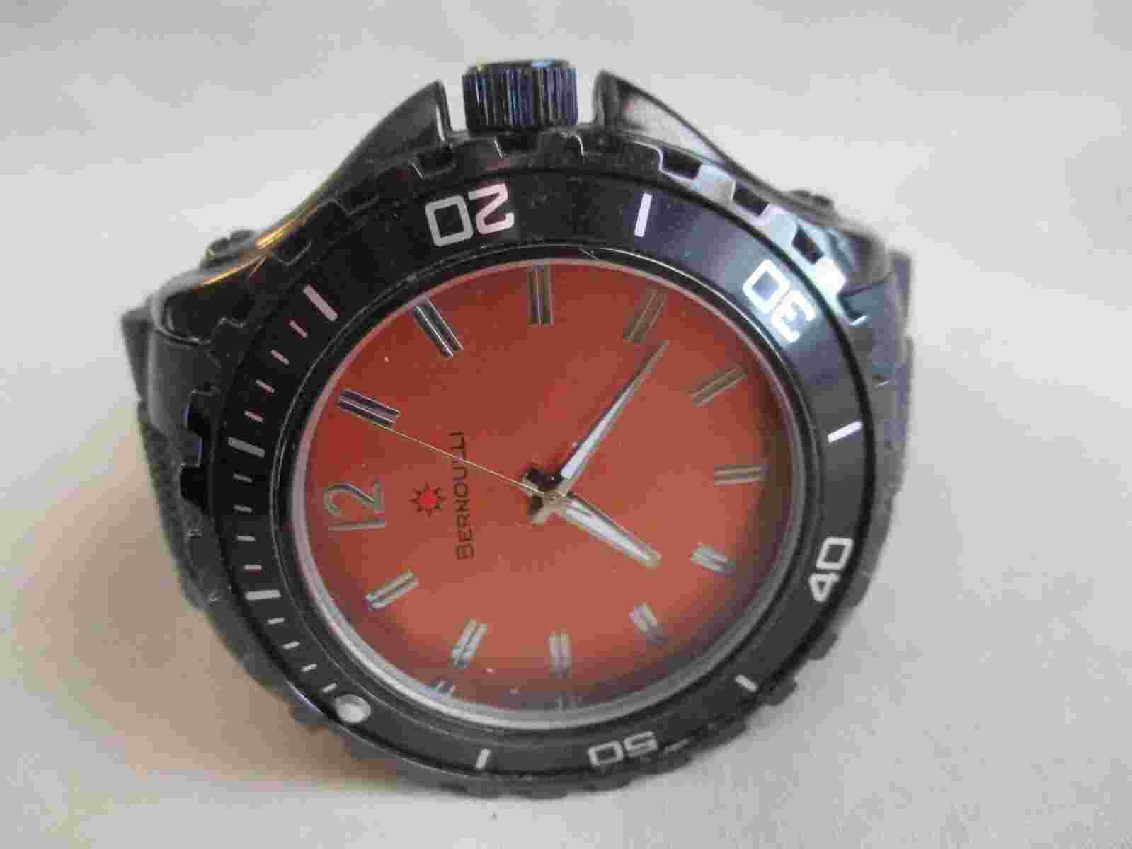 Bernoulli Analog Wristwatch with a Buckle Band