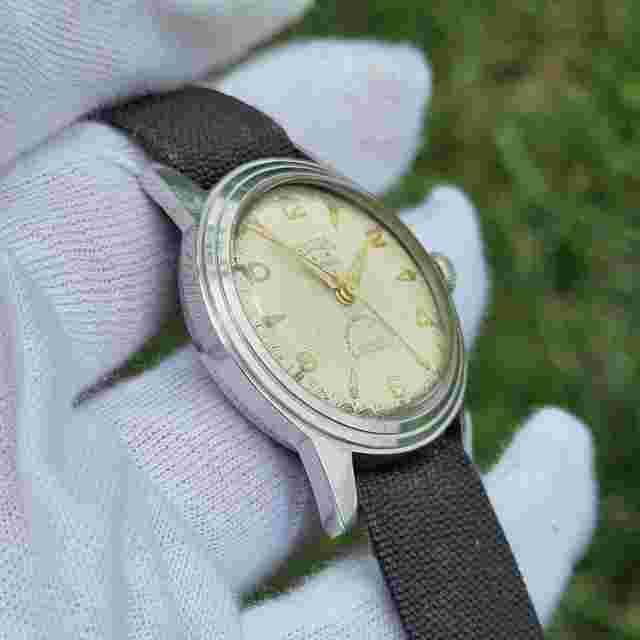 Hilton Mens Mechanical SS Wrist Watch 17 Jewels Swiss 1960's Runs