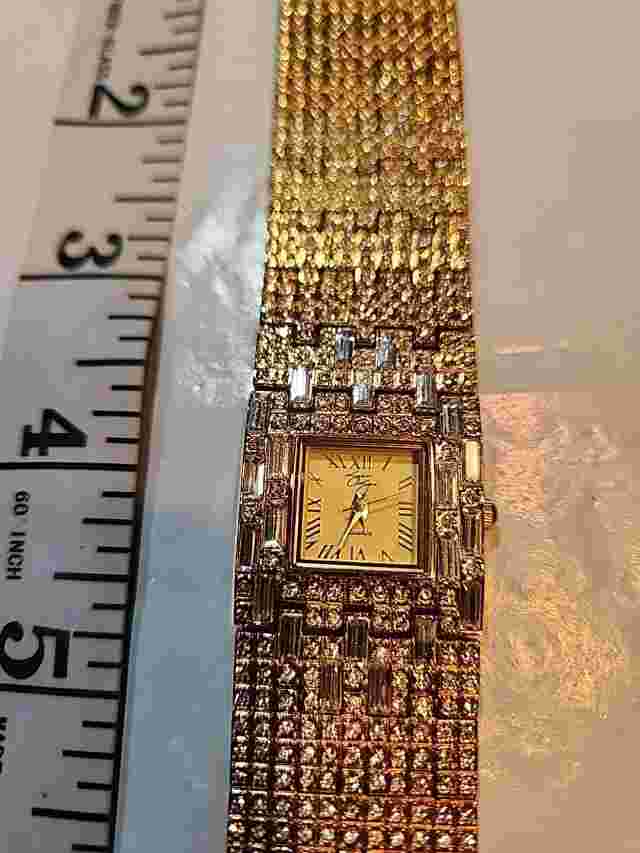 Suzanne Somers Gold Tone Ladies Quartz Watch bracelet Rhinestone B1302 New Batt