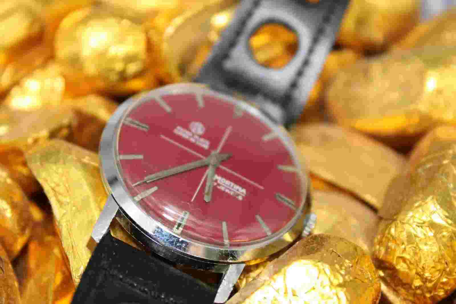 Mortima De Luxe Vintage Watch with amazing red dial - Mechanical Movement