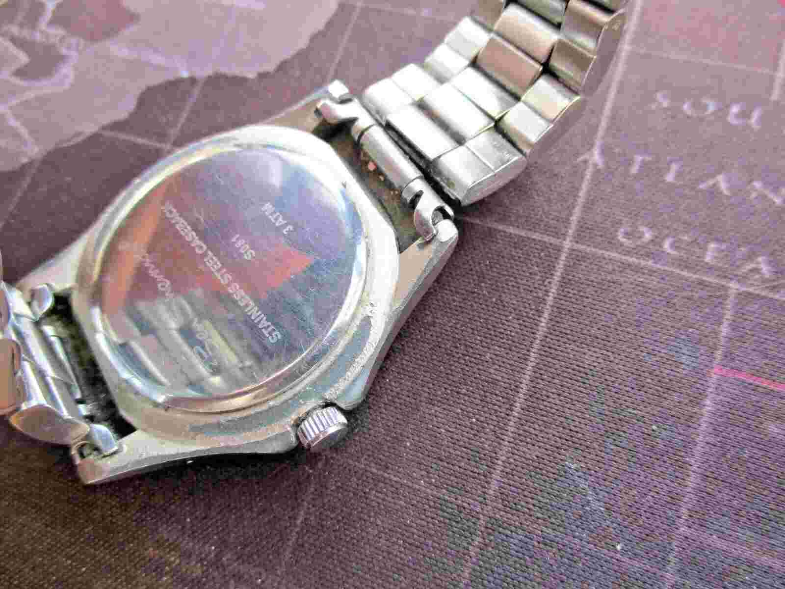 mid sized mens ben sherman quartz watch   , running well used