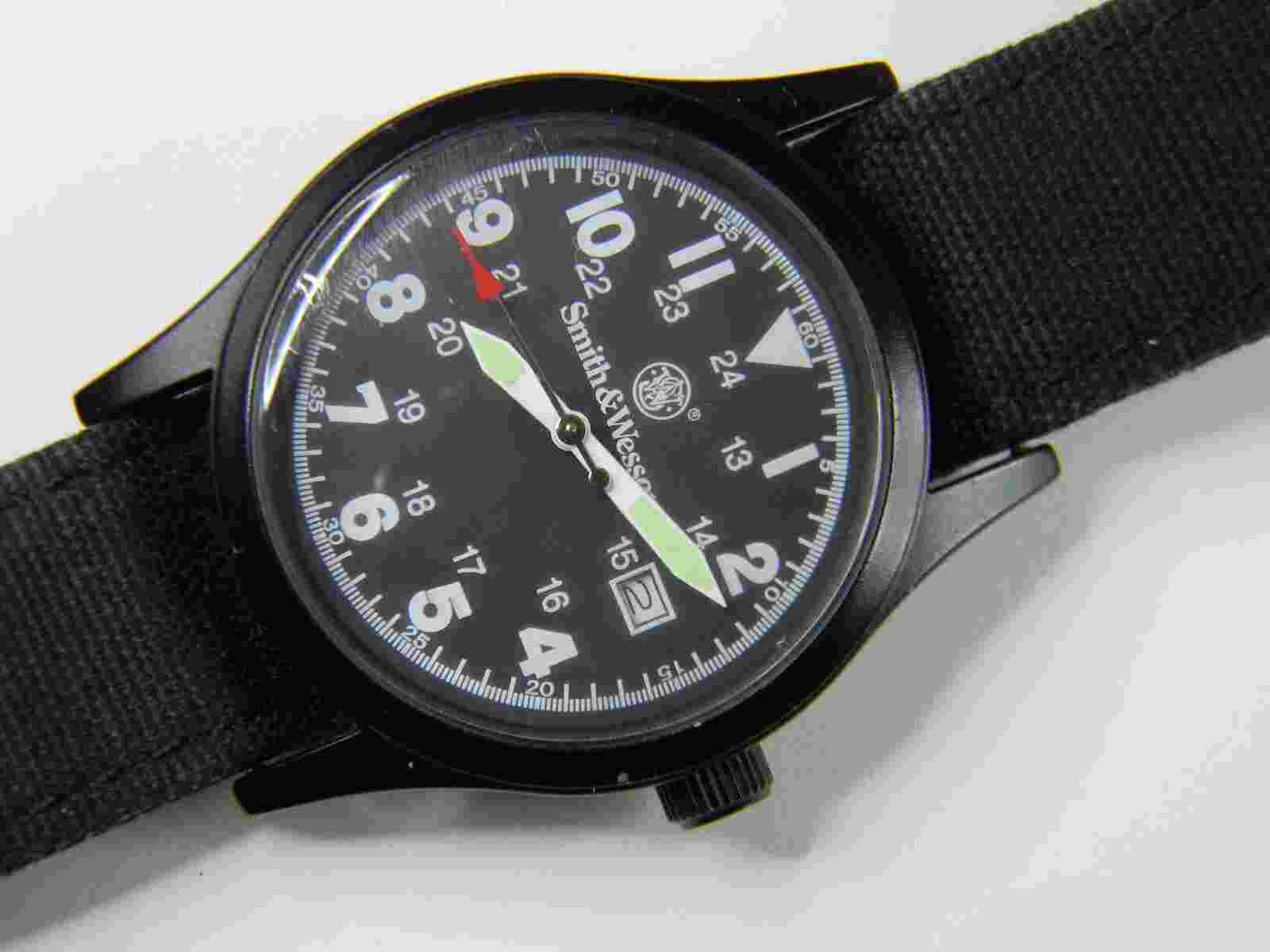NICE SMITH & WESSON MILITARY STYLE  24HR MENS QUARTZ WATCH - NEW BATTERY - RUNS
