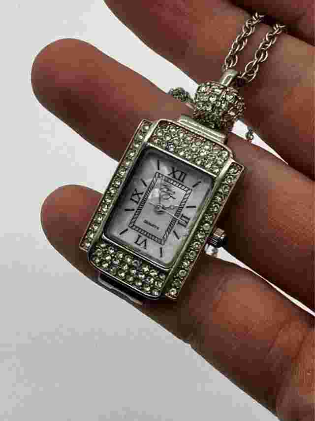 Suzanne Somers Collection Chain Women's Necklace Watch Quartz B4390