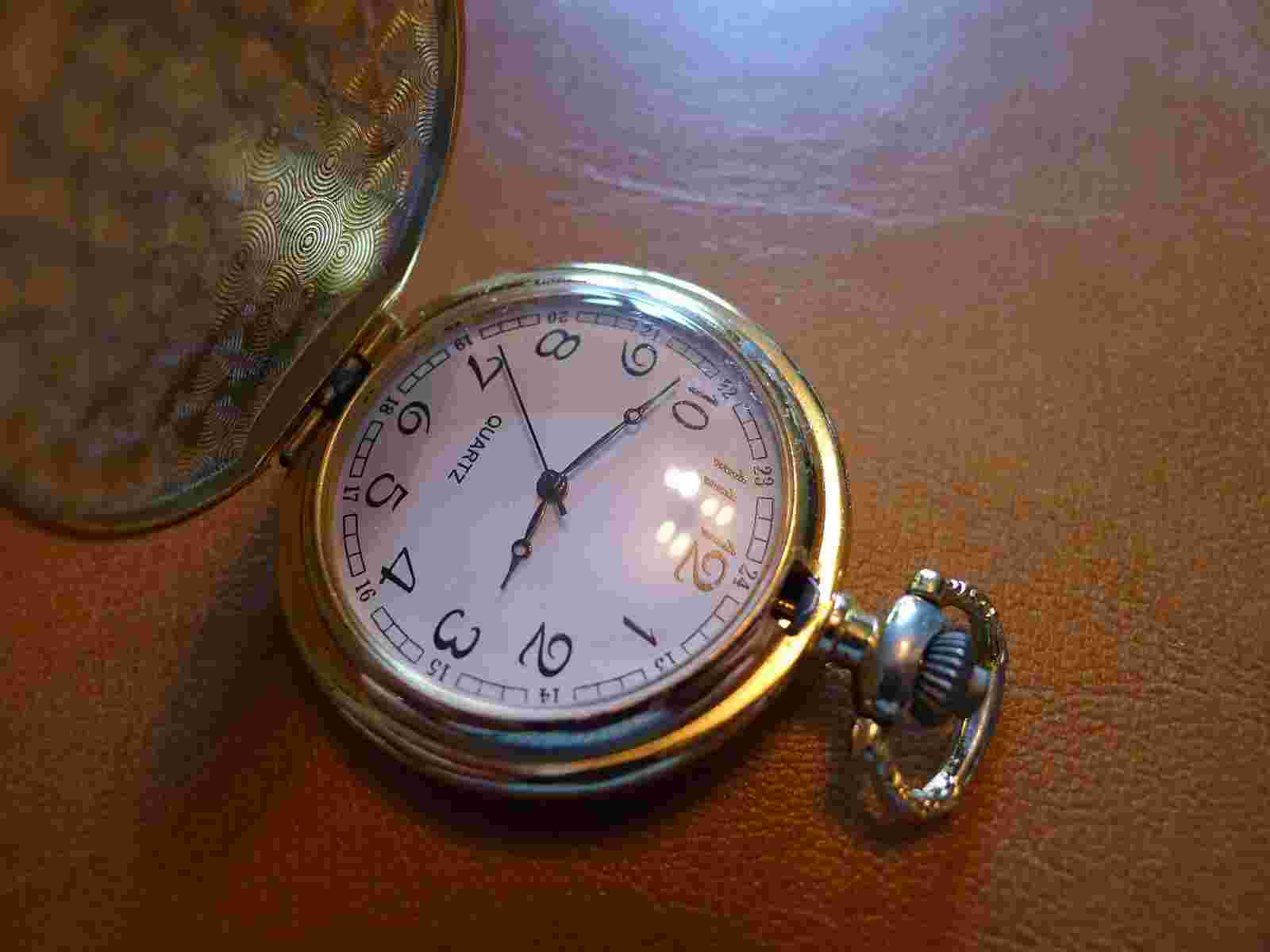NEW.. Gold Plated Beautiful Qtz Hunter Pocket Watch...GWC.