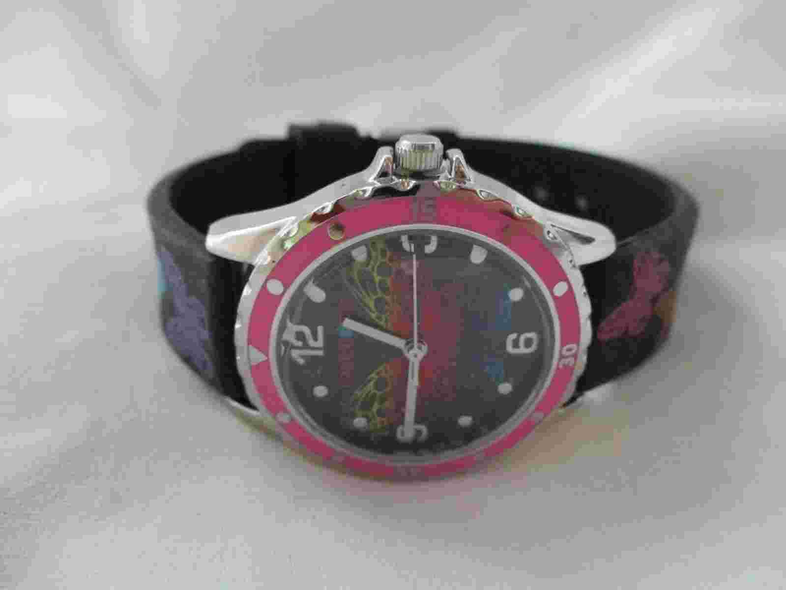 Limited Too Analog Wristwatch with a Buckle Band