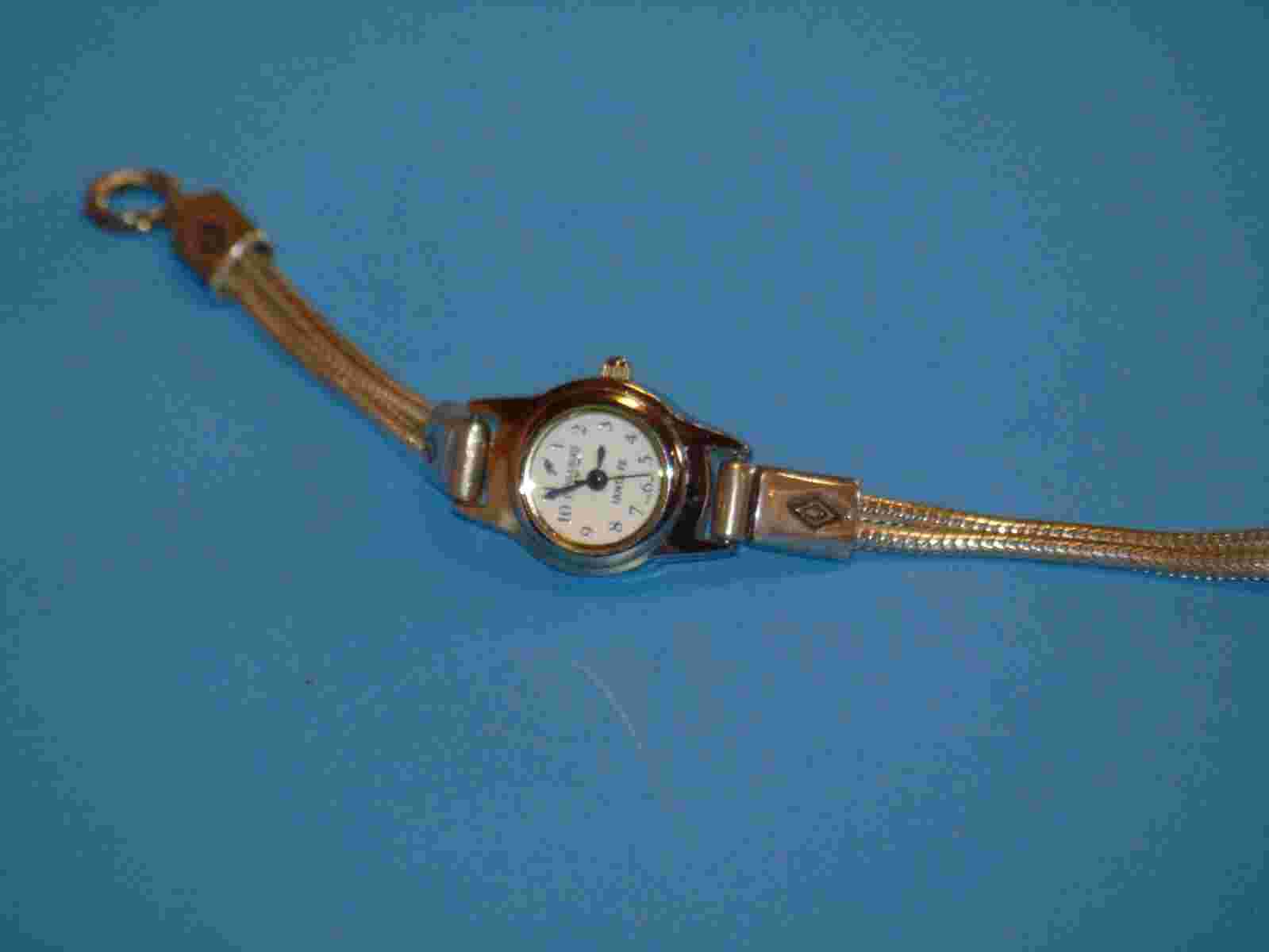 Vintage Women's Peyote Bird Designs Santa Fe Analog Watch Silver Band & Toggle