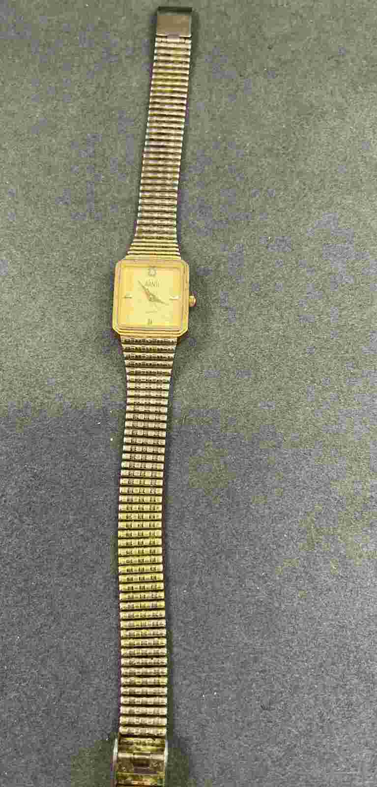 Avanti Ladies Gold Tone Watch Strap Faded. New Battery