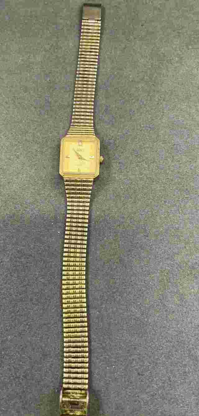 Avanti Ladies Gold Tone Watch Strap Faded. New Battery