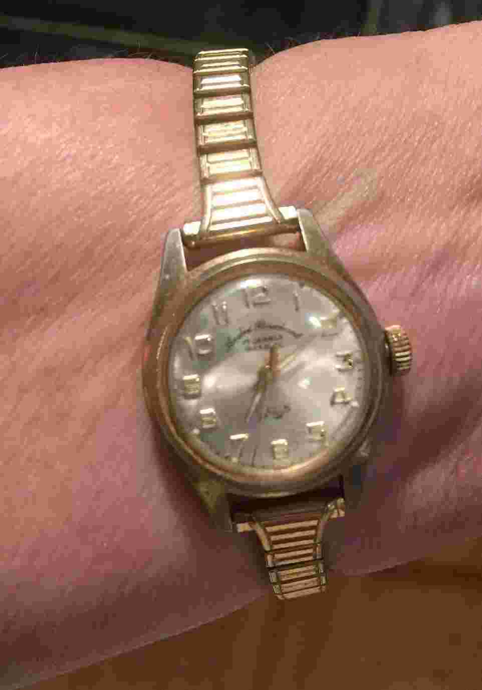 Andre Bouchard Womens 10 Kt GF CAPS 64 Watch 17 Jewels