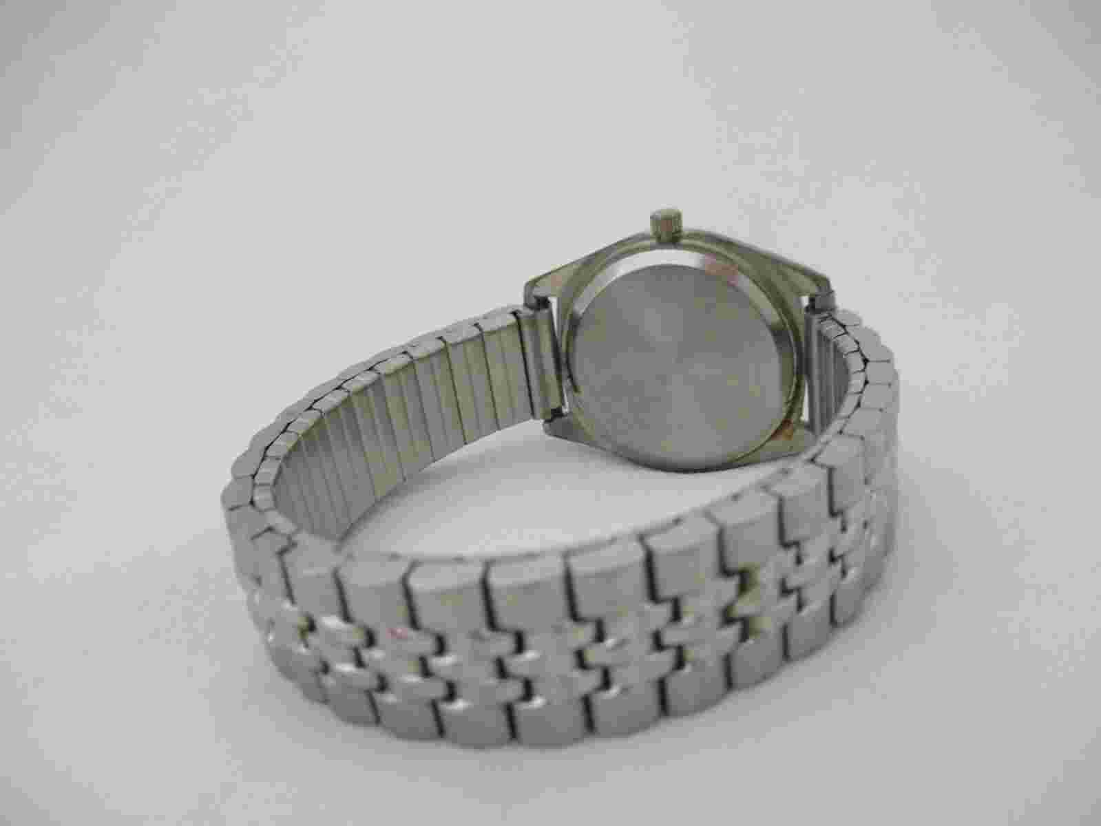 Epoch Unisex Silver Toned Stretch Band Watch Analog